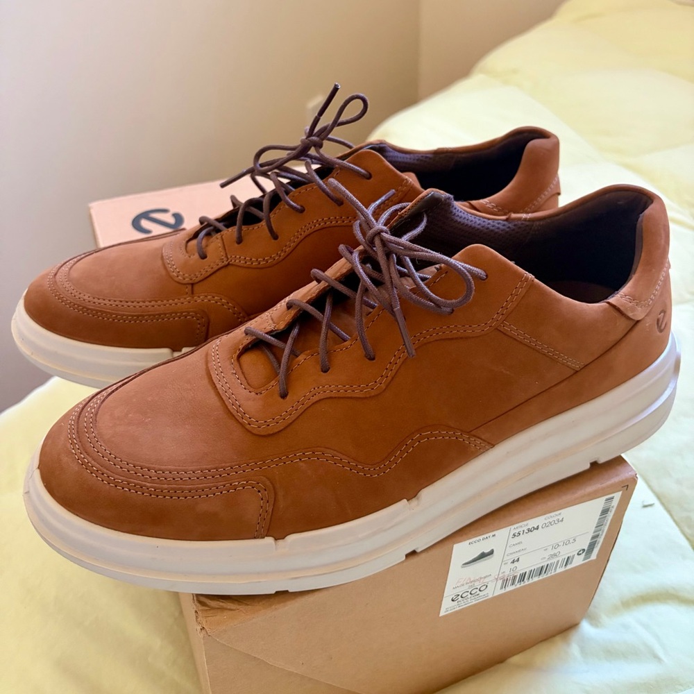 Ecco Men’s Tan Leather Lace-Up Sneakers